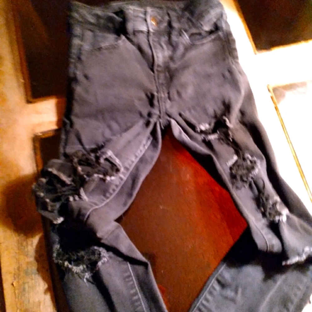American Eagle destroyed super stretch jeans